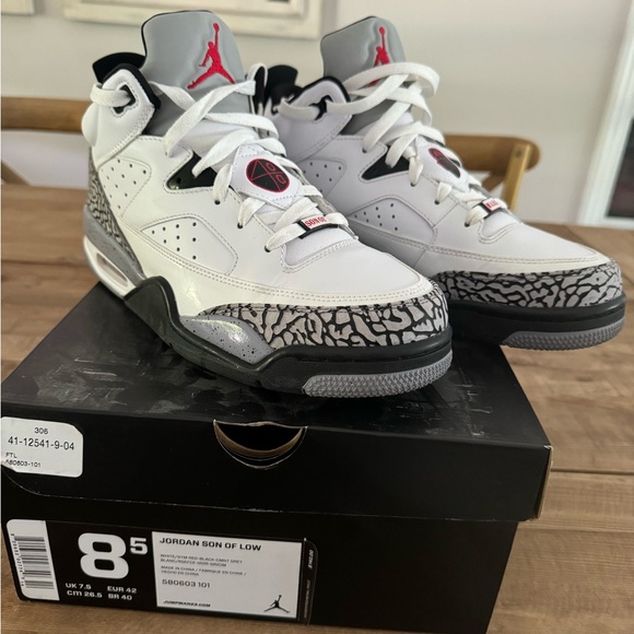 Nike Jordans - Son of Low Athletic Shoes